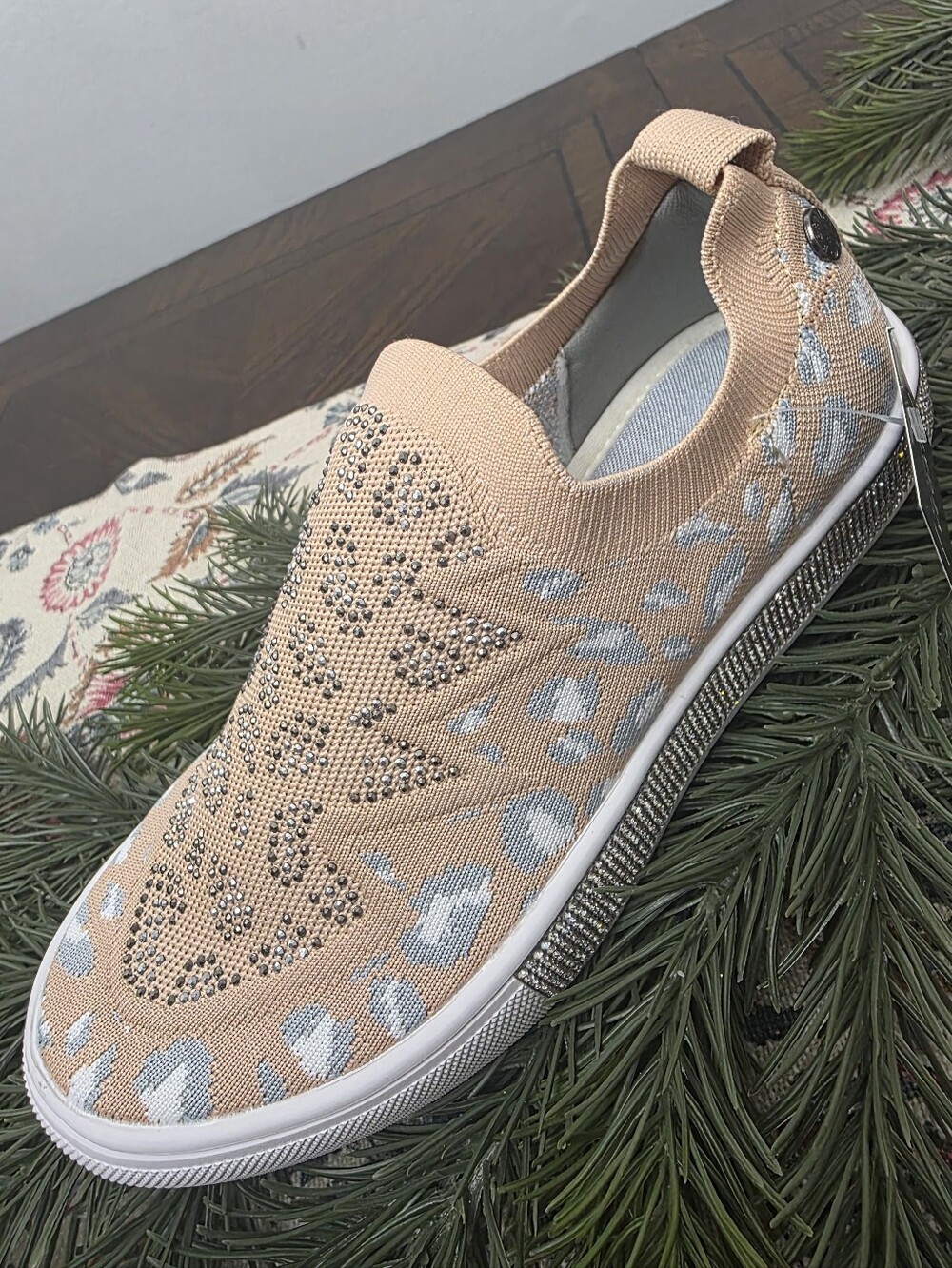 bernie mev. Women's Gardenia Slip-on Sneakers in Bisque